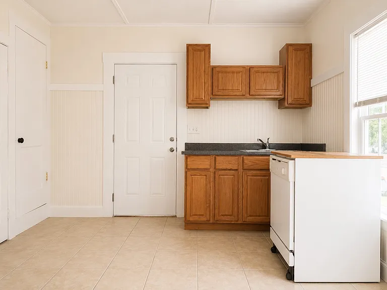 632 S Harlan Ave #C — Photo 7