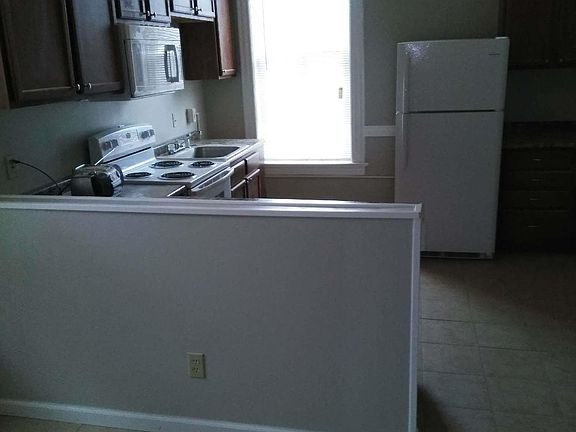 5th image of 1039 Theobald St #1ST