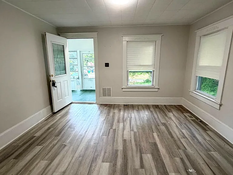 409 Dover Rd — Photo 6