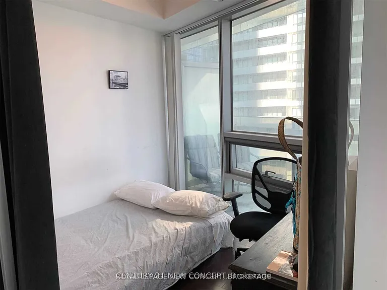 14 York St #1502 — Photo 23