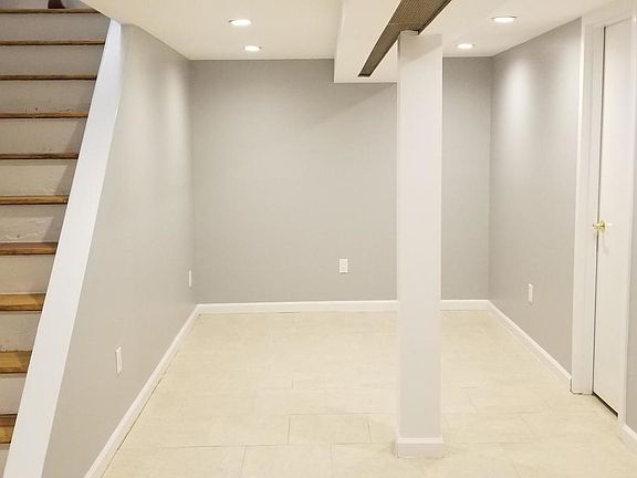 5th image of 2541 Crescent St APT 1