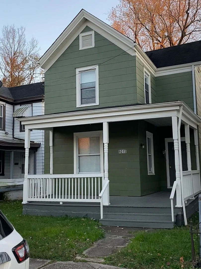 Beautifully updated and Spacious! 2 Bed House in Madisonville with walk through!! — Photo 2