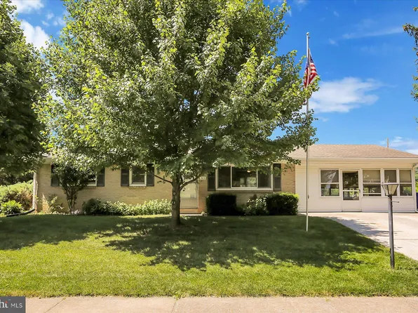 303 Sunset Dr, New Cumberland, PA 17070