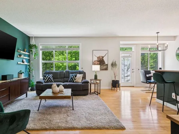 344 W Rockyspring Grv NW, Calgary, AB T3G 0A8