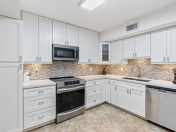 4th image of 2806 N 46th Avenue #D239