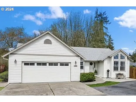 130 Ivy Ln photo 1