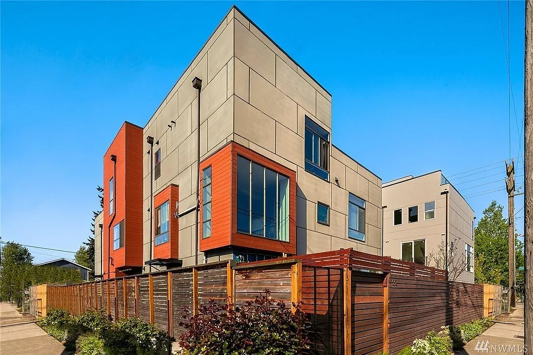 552 S Cloverdale St — Photo 1