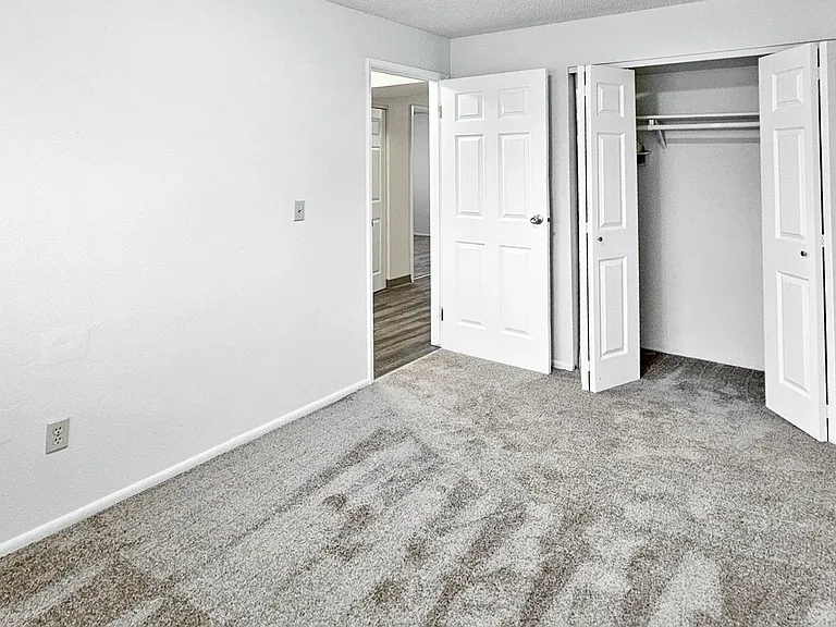 Avalon Court Apartments — Photo 58