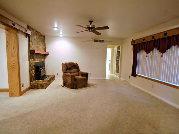 5th image of 28056 East Dr