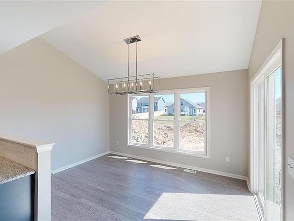 4th image of 117 Cherry Laurel Ln