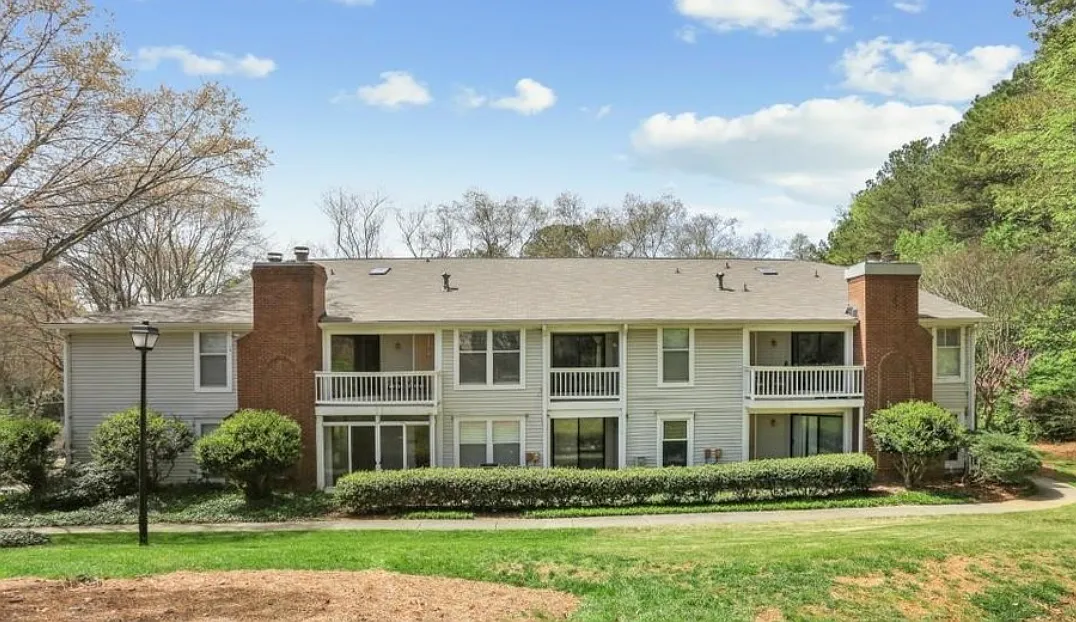 1 bed, 810 sqft, $1,390 — Photo 1