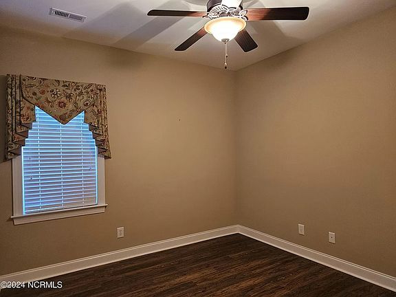 3rd image of 1928 B Cambria Dr