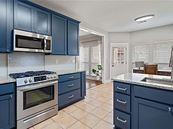 4th image of 1201 Glendale Dr