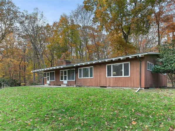 40 Hitherbrook Road, Saint James, NY 11780