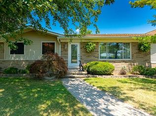 6248 Arnold Rd, Cottrellville, MI 48039