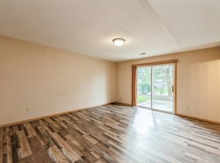 4423 Menge Ln, Poplar Grove, IL 61065