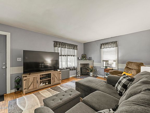 2nd image of 20 Cromwell Ave