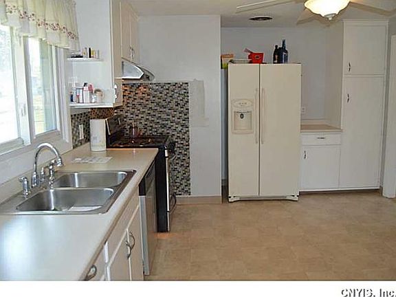 4th image of 27 Sherry Dr