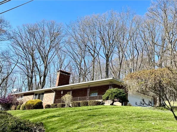 300 Scott Dr, Newcomerstown, OH 43832