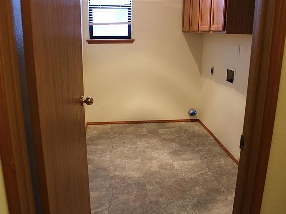 5th image of 903 S 22nd Ct #A