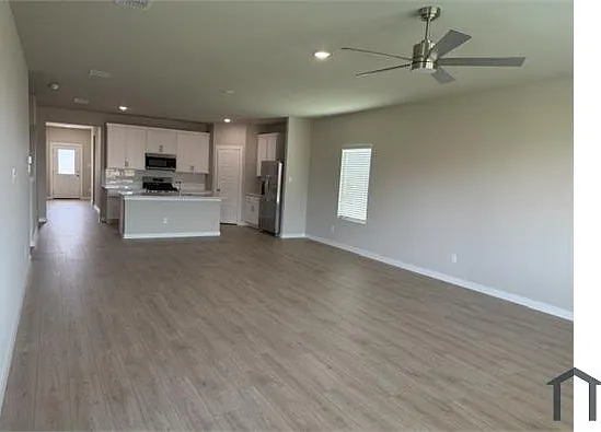 6 bed, 2790 sqft, $3,490 — Photo 4