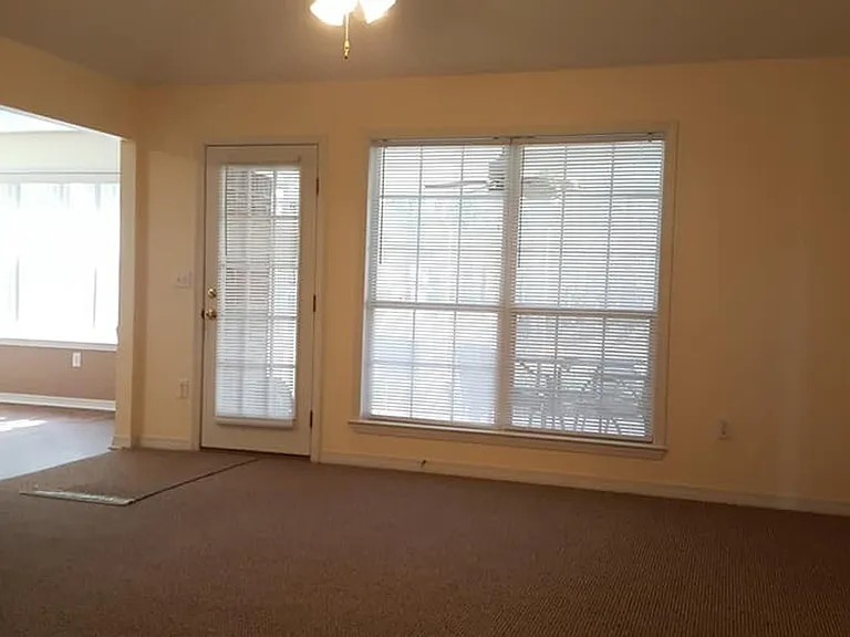 502 Meadow Ln — Photo 37