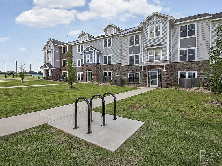 Dodson Pointe Apartment Homes — Photo 65