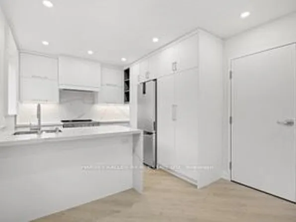 1006 Eglinton Ave W #1, Toronto, ON M6C 2C5