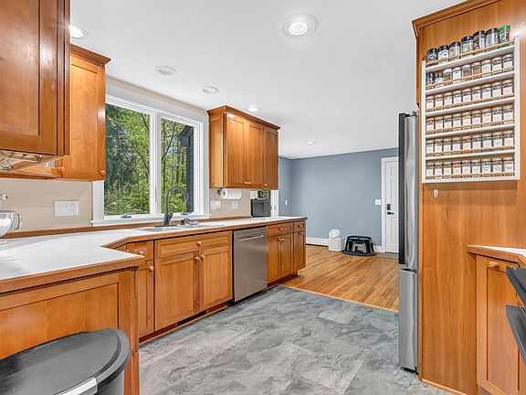 3rd image of 48 Griffin Avenue