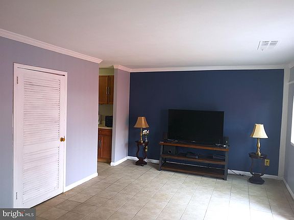 3rd image of 1241 Magnolia Ln