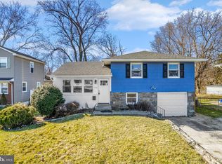 1137 Brookwood Ln, Secane, PA 19018