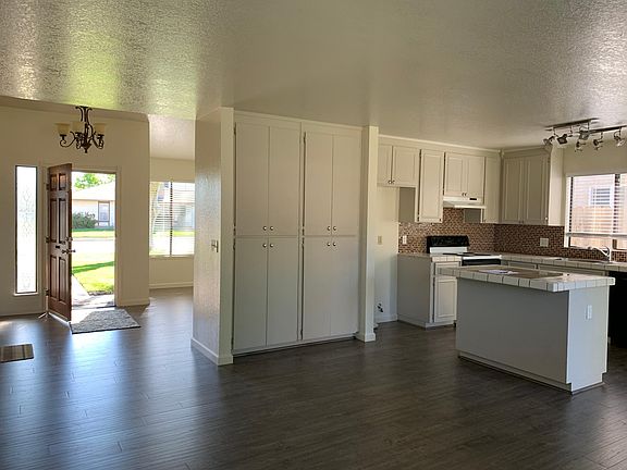 2nd image of 1701 Burgundy Dr