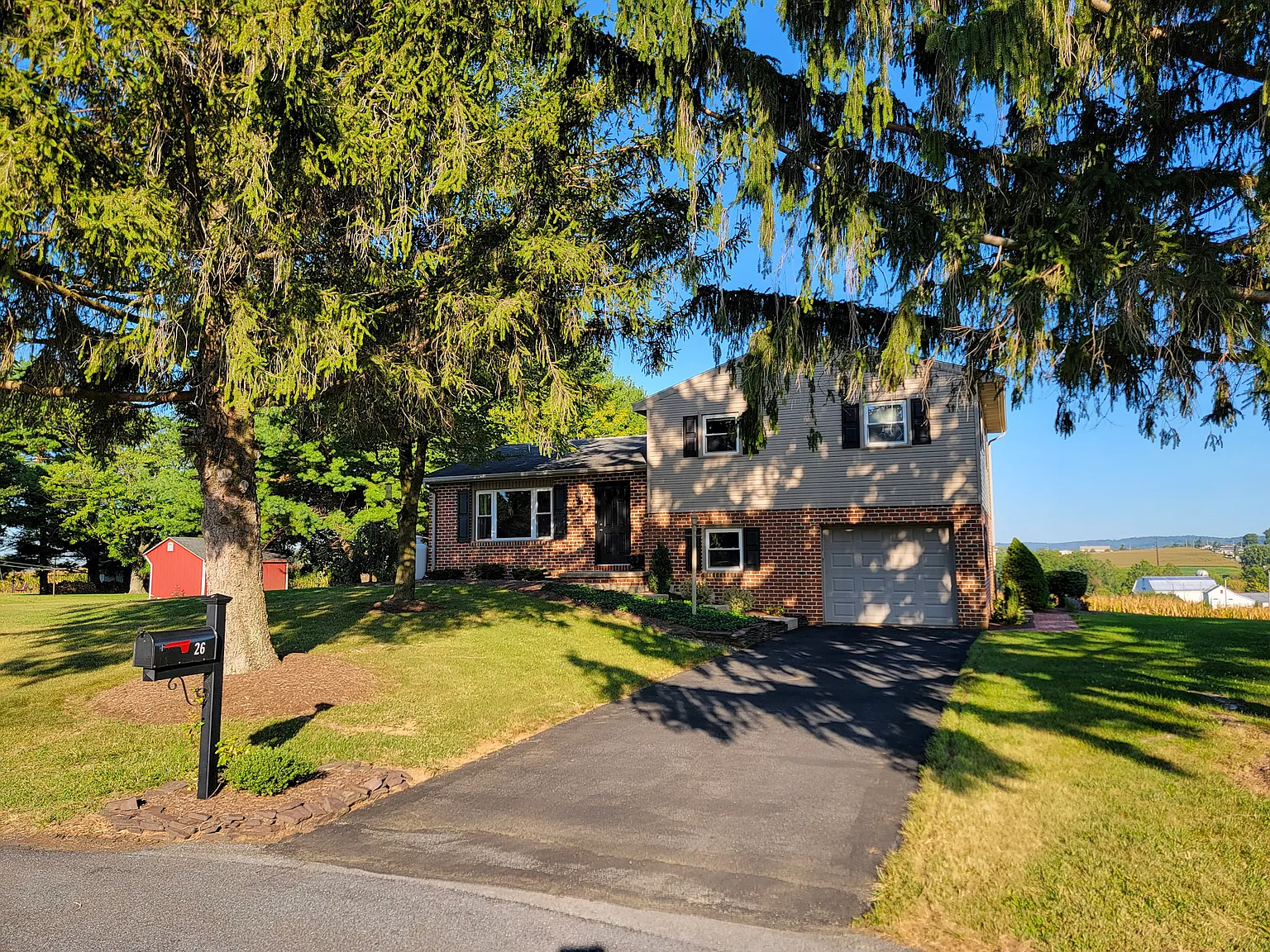 26 Pinewood Ave photo 1
