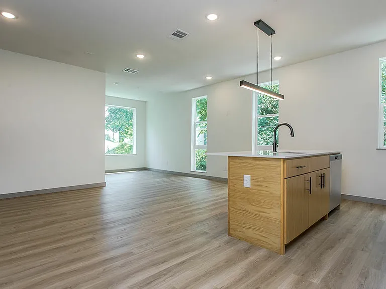 4001 Roseland Ave — Photo 27