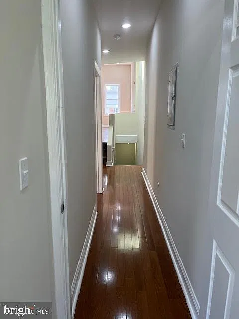 3 bed, 1.0 bath, 900 sqft, $1,500 — Photo 4