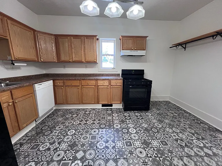 724 Fairview Ave NE — Photo 11