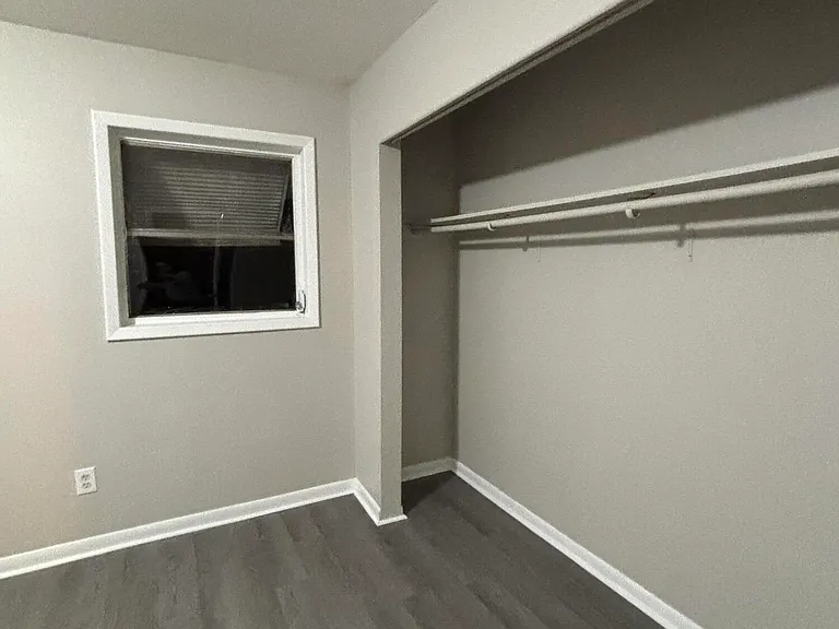 2458 Leslie Cir — Photo 6