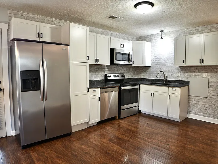 925 Greenview Rd — Photo 15