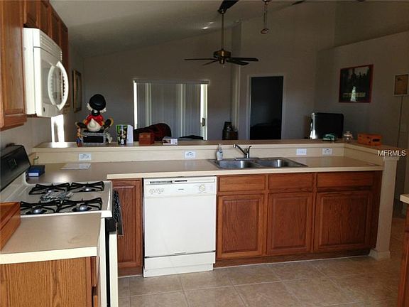 4th image of 215 Majesty Dr