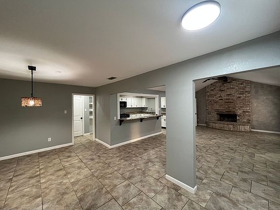 3rd image of 4123 Crenshaw Dr