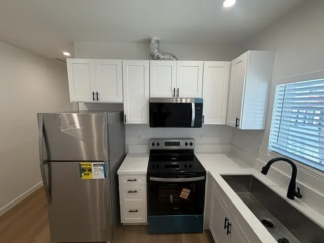 1307 W. 96th St. - 1307 #B — Photo 2