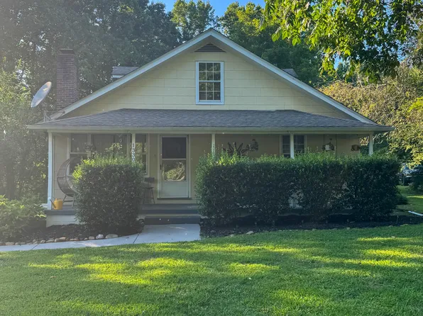 1330 Waterfront Dr, Dandridge, TN 37725