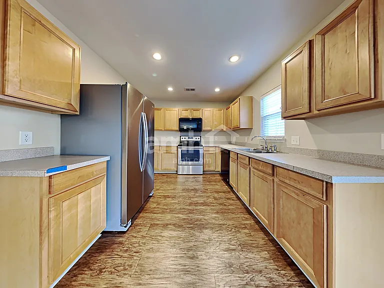 138 Decatur Dr — Photo 4