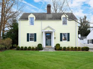 10 Mill Pond Ct, Cos Cob, CT 06807