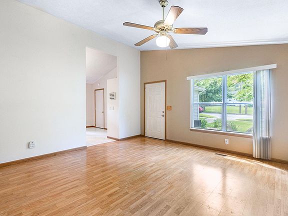 4th image of 1617 W Ewing Ave