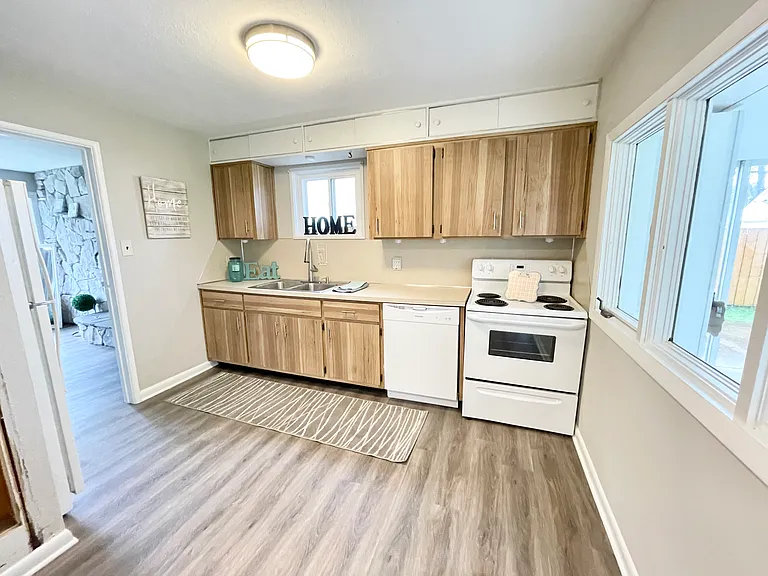 1740 Hanover St — Photo 15