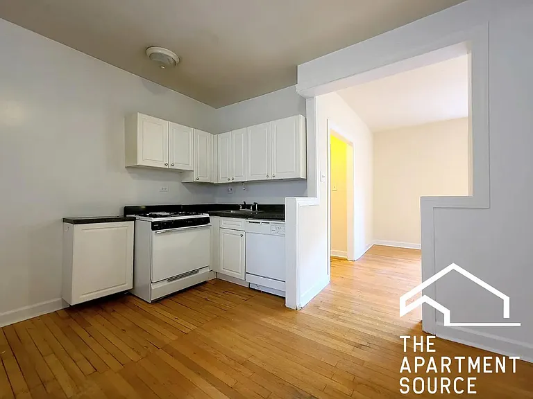 3722 N Pine Grove Ave #2 — Photo 2