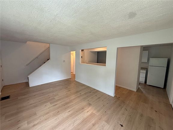 4th image of 4071 Larkspur Dr