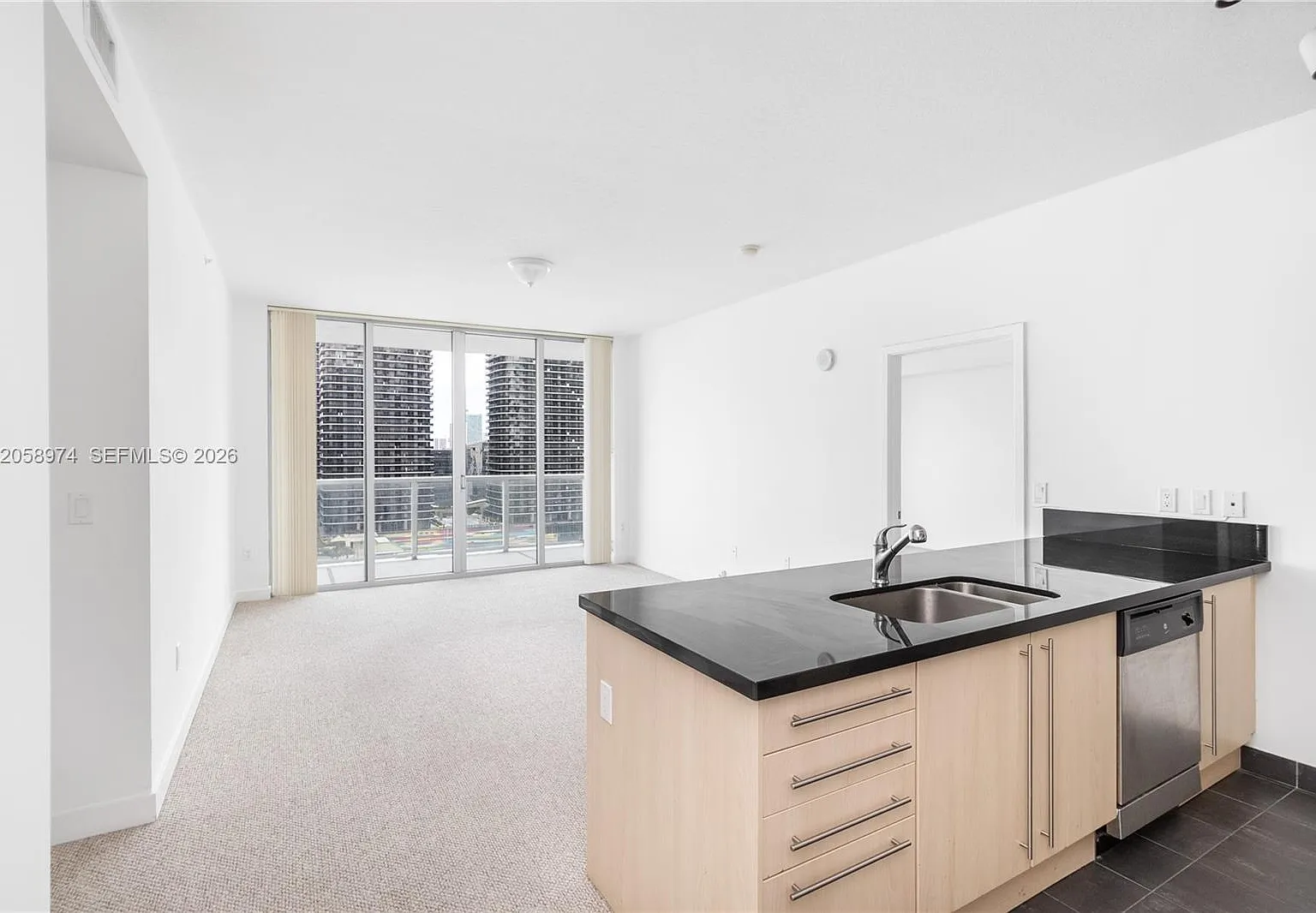 The Axis On Brickell Ii C — Photo 1