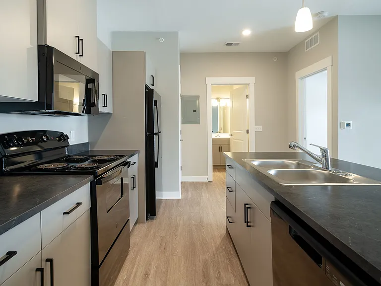 4-web-or-mls-2111-heyboer-dr_12102024